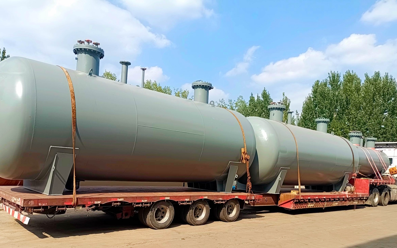 儲罐容器_壓力容器_低溫儲罐_菏澤花王壓力容器